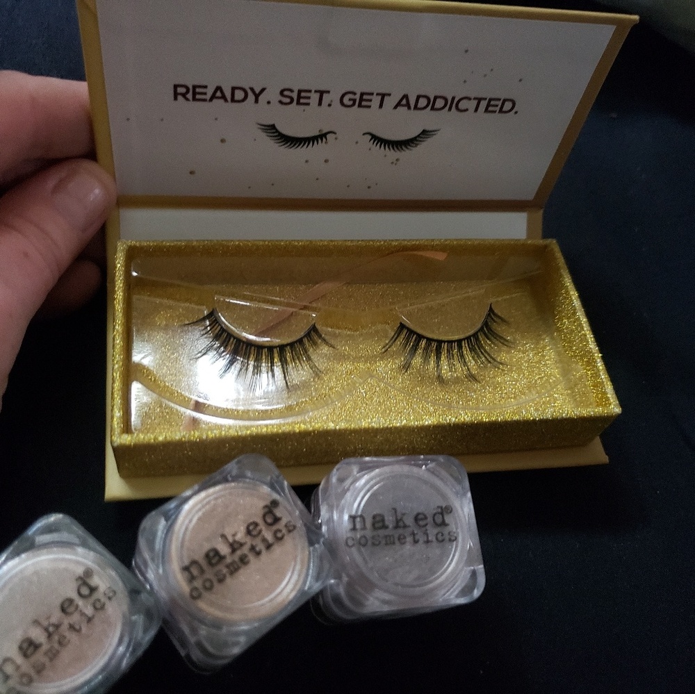 Eyelashes and eyeshadow